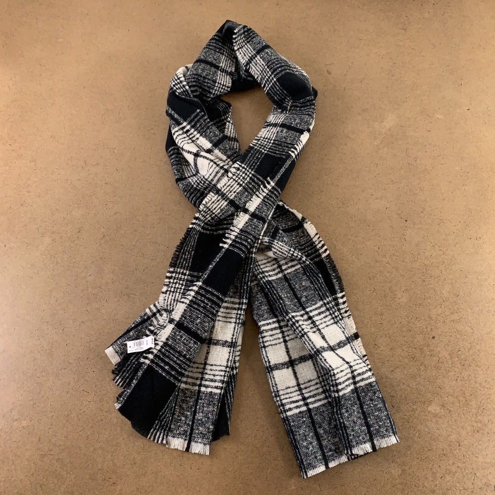 Old Navy Women's One Size Black Plaid‎ Flannel Scarf NWT